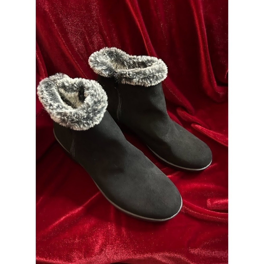 Basic Editions Size 10 Black Winter Short Boots with Grey Faux‎ Fur Trim